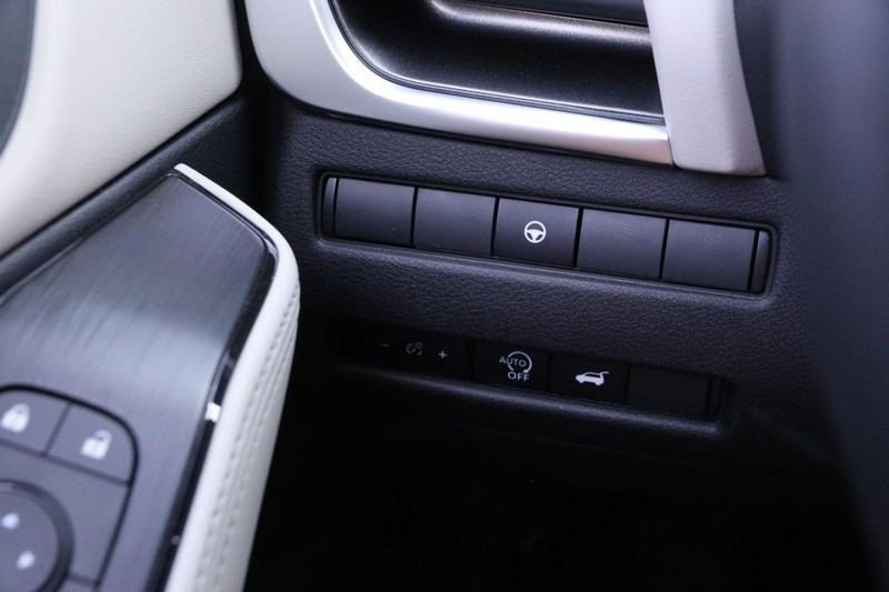 Nissan Rogue Vehicle Image 21