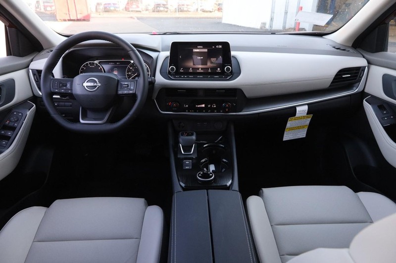 Nissan Rogue Vehicle Image 22