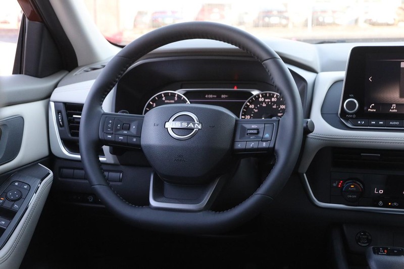 Nissan Rogue Vehicle Image 24