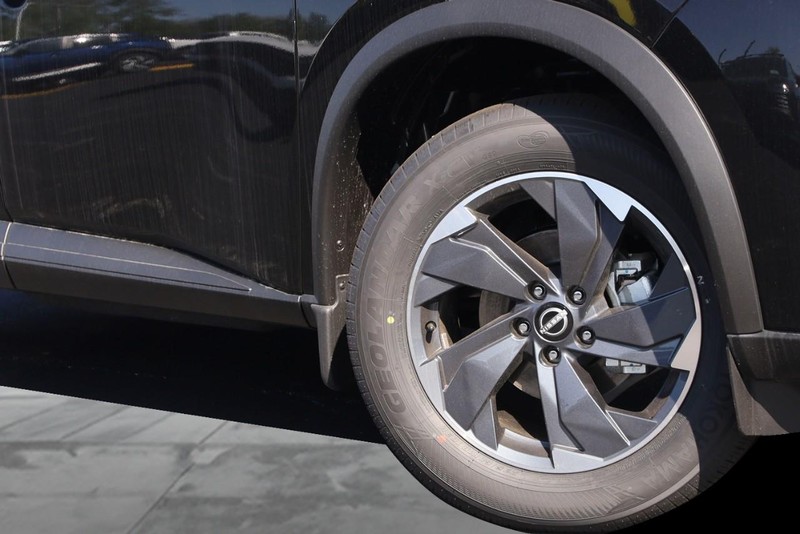 Nissan Rogue Vehicle Image 03