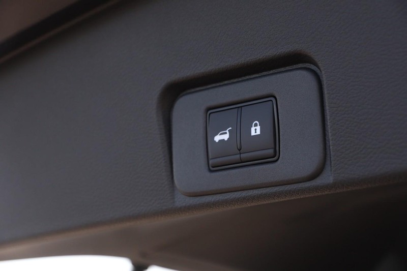 Nissan Rogue Vehicle Image 08