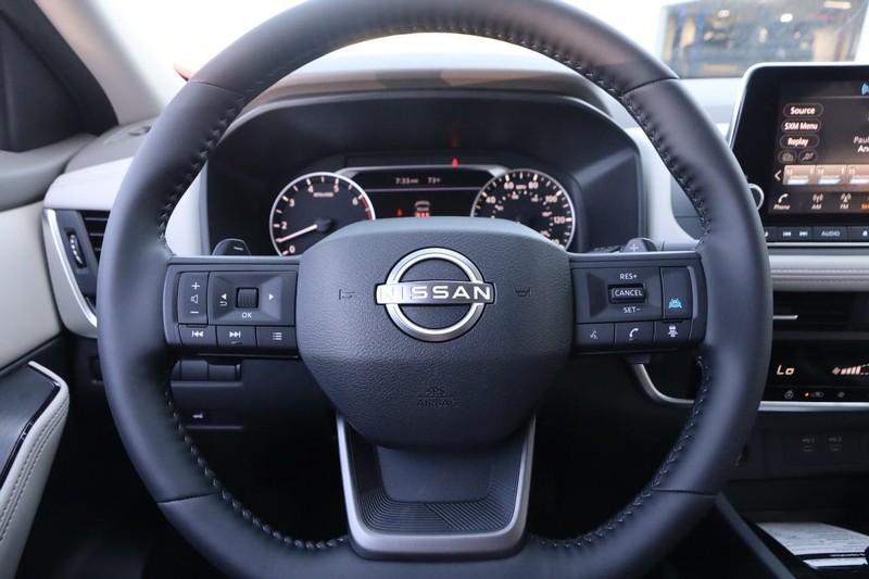 Nissan Rogue Vehicle Image 12