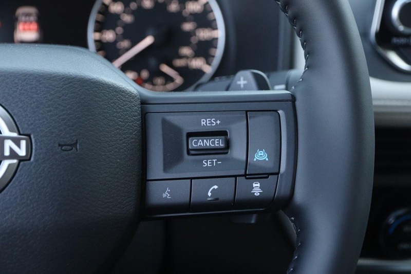 Nissan Rogue Vehicle Image 14