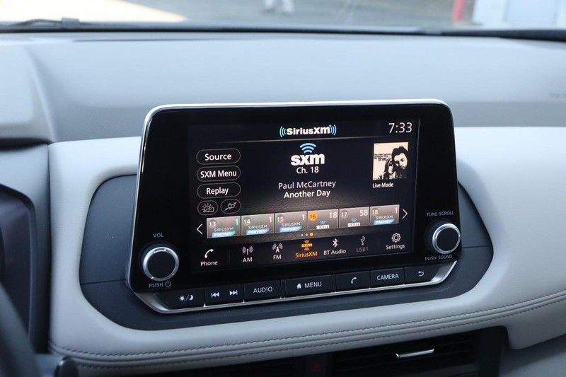 Nissan Rogue Vehicle Image 16