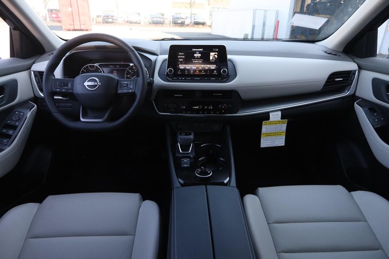 Nissan Rogue Vehicle Image 20