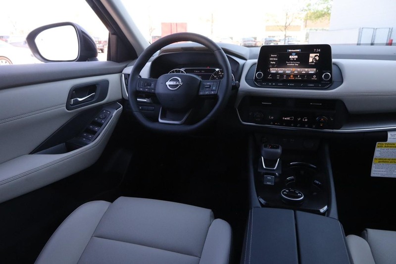 Nissan Rogue Vehicle Image 21