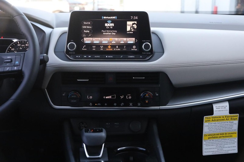 Nissan Rogue Vehicle Image 23