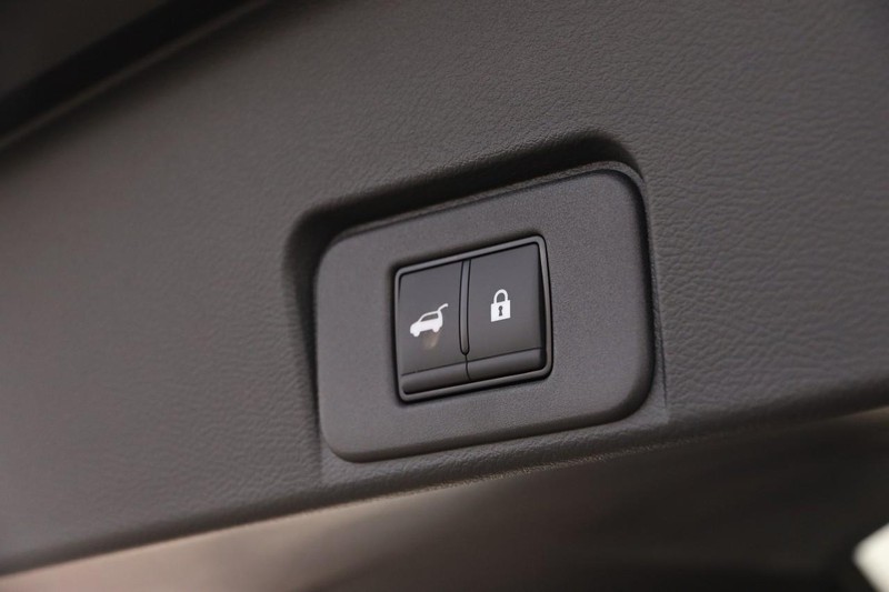 Nissan Rogue Vehicle Image 08