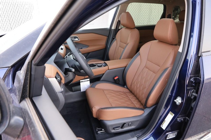 Nissan Rogue Vehicle Image 10