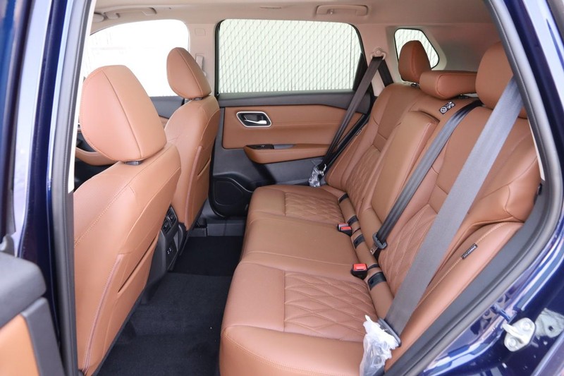 Nissan Rogue Vehicle Image 11