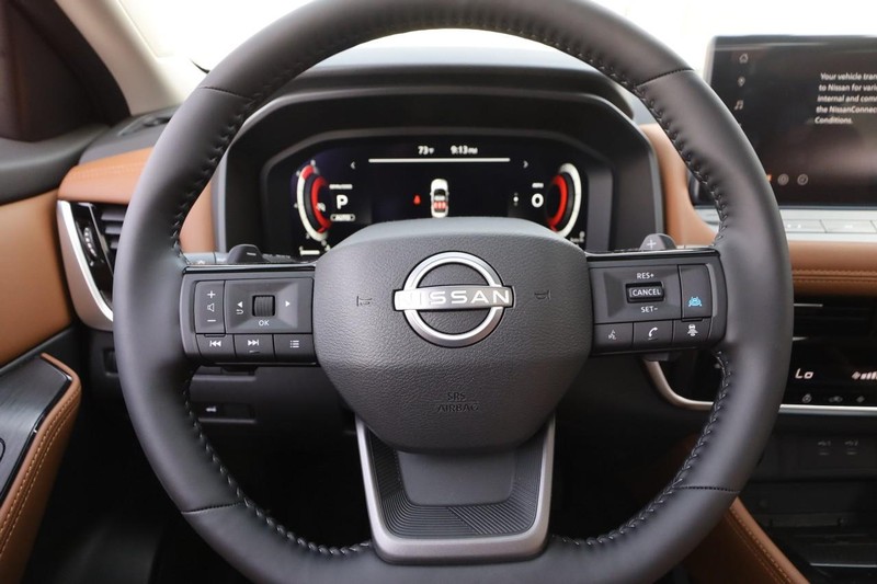 Nissan Rogue Vehicle Image 12