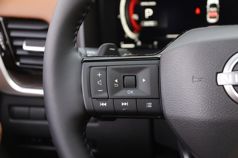 Nissan Rogue Vehicle Image 13