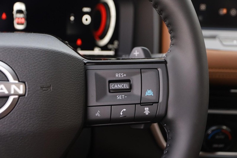 Nissan Rogue Vehicle Image 14