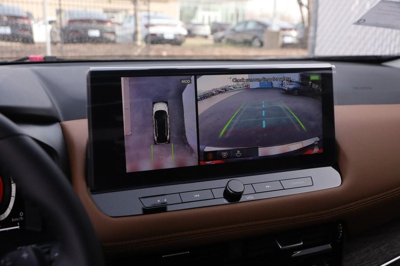 Nissan Rogue Vehicle Image 18