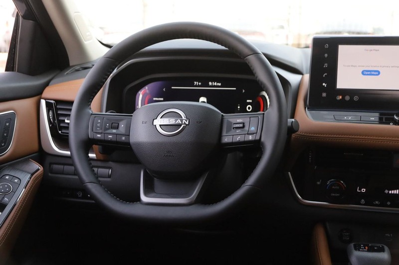 Nissan Rogue Vehicle Image 24