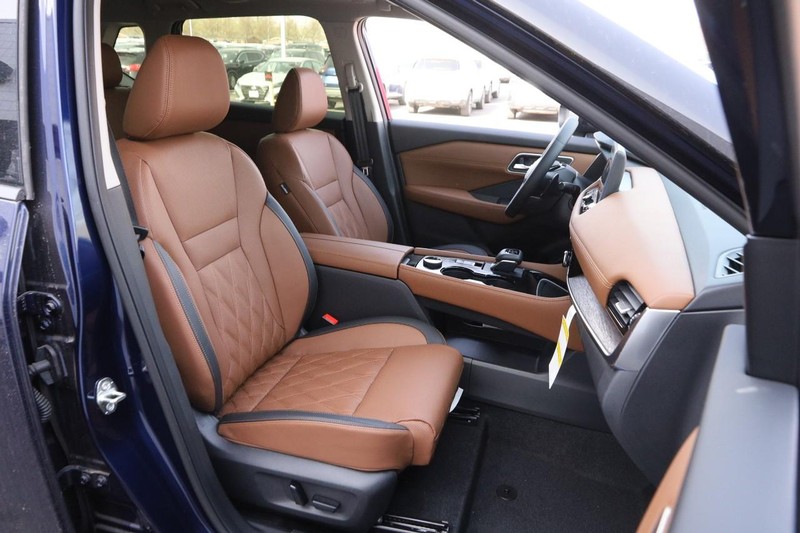 Nissan Rogue Vehicle Image 27