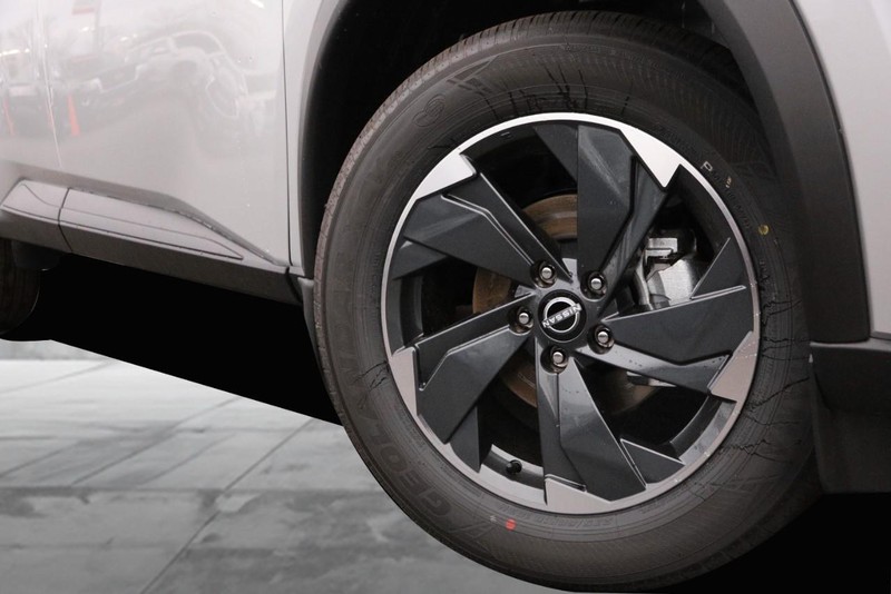 Nissan Rogue Vehicle Image 03