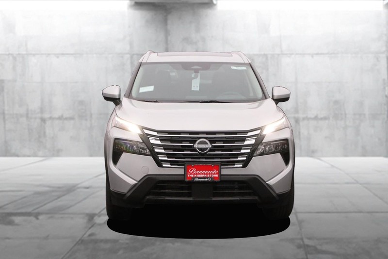Nissan Rogue Vehicle Image 04