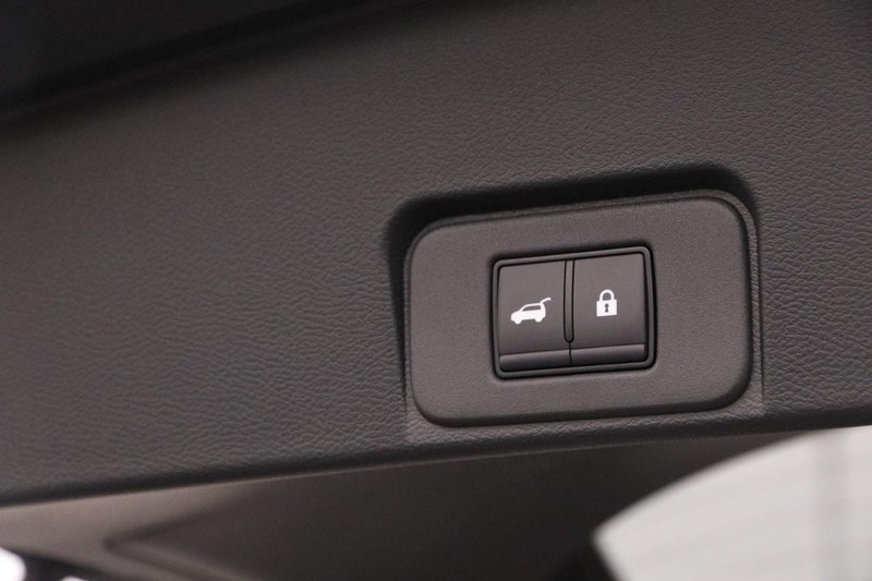 Nissan Rogue Vehicle Image 08
