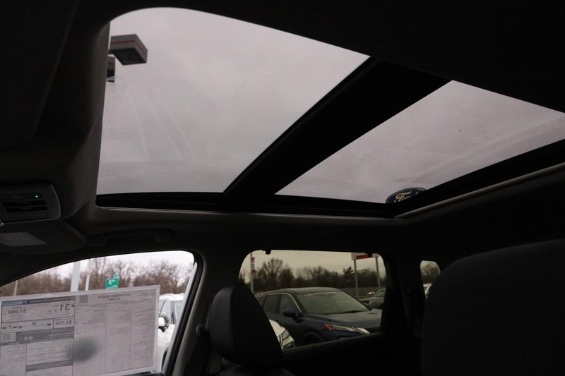 Nissan Rogue Vehicle Image 09