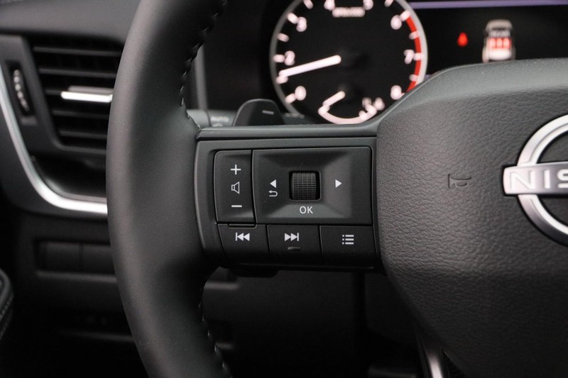 Nissan Rogue Vehicle Image 12