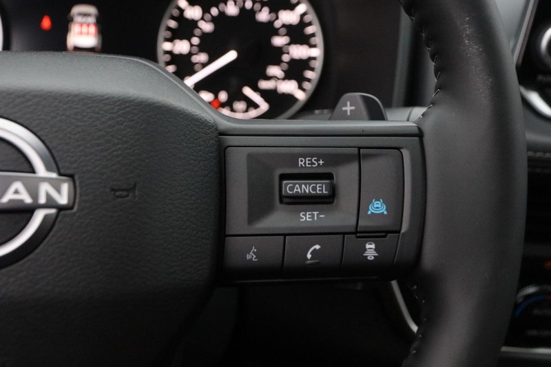 Nissan Rogue Vehicle Image 13