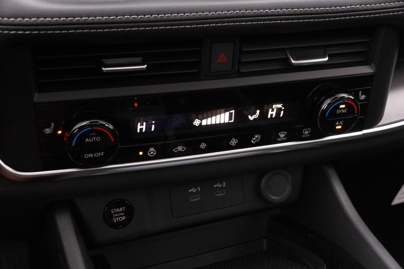 Nissan Rogue Vehicle Image 17