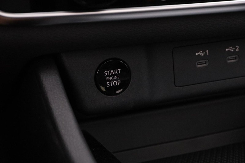 Nissan Rogue Vehicle Image 18