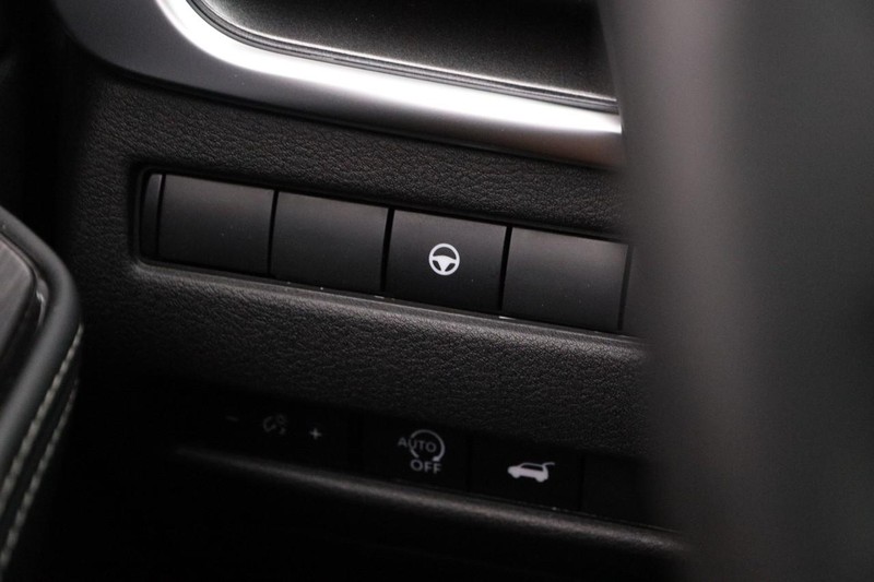 Nissan Rogue Vehicle Image 19