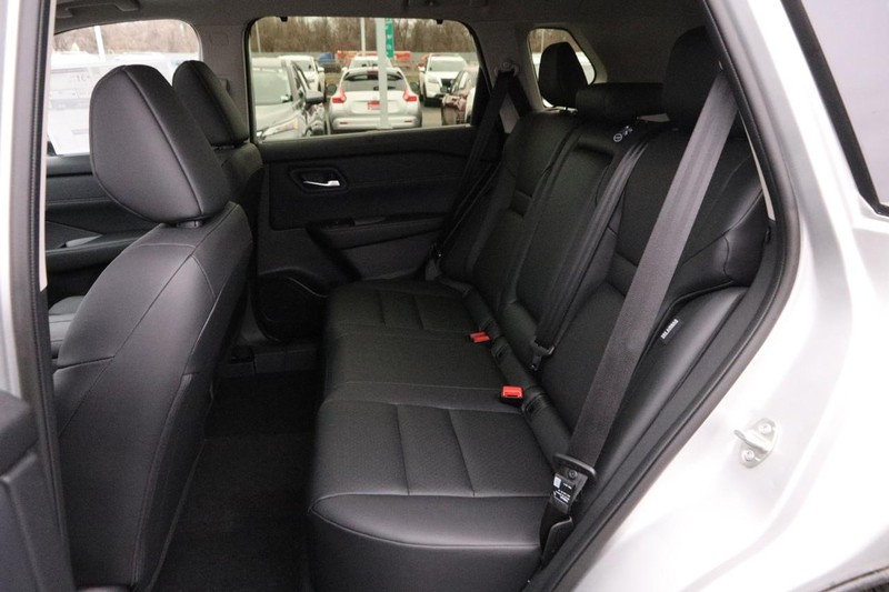 Nissan Rogue Vehicle Image 21