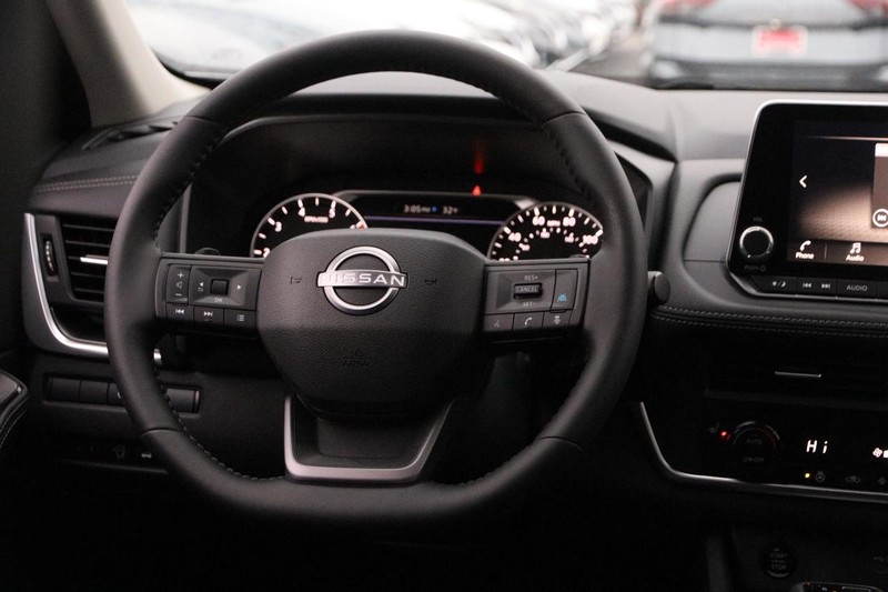 Nissan Rogue Vehicle Image 24