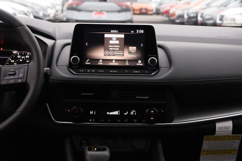 Nissan Rogue Vehicle Image 25
