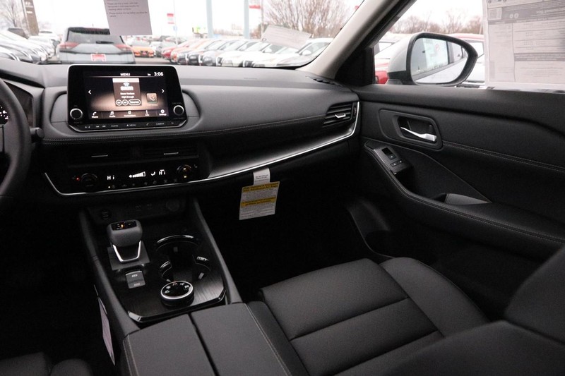 Nissan Rogue Vehicle Image 26