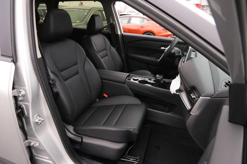 Nissan Rogue Vehicle Image 27
