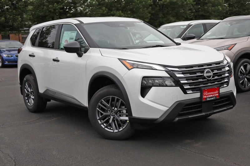 Nissan Rogue Vehicle Image 02