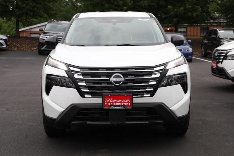 Nissan Rogue Vehicle Image 04