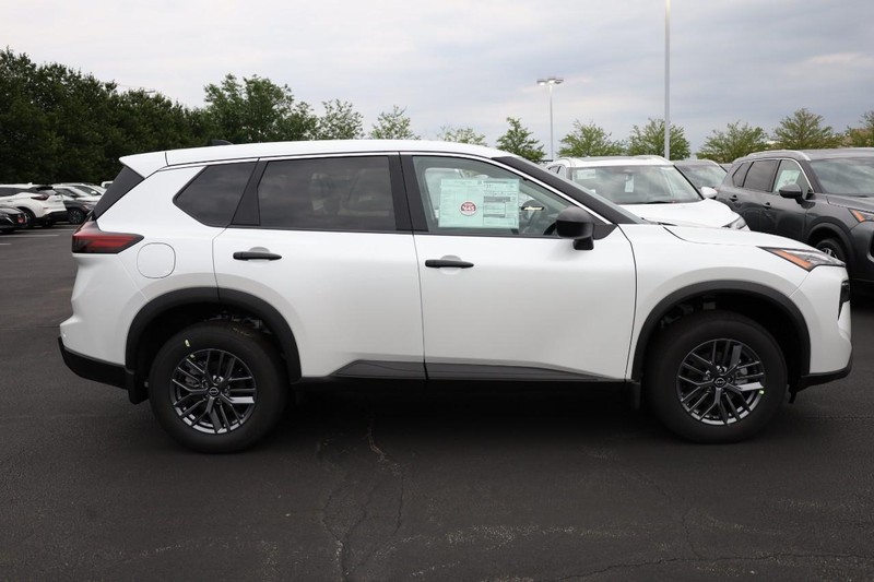 Nissan Rogue Vehicle Image 05