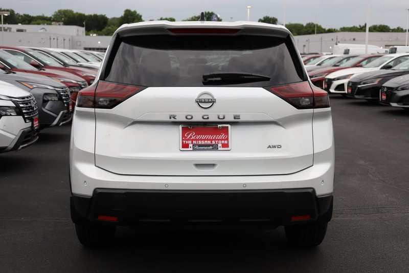 Nissan Rogue Vehicle Image 06