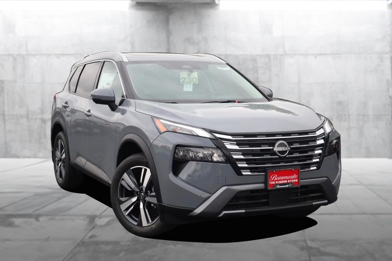Nissan Rogue Vehicle Full-screen Gallery Image 2