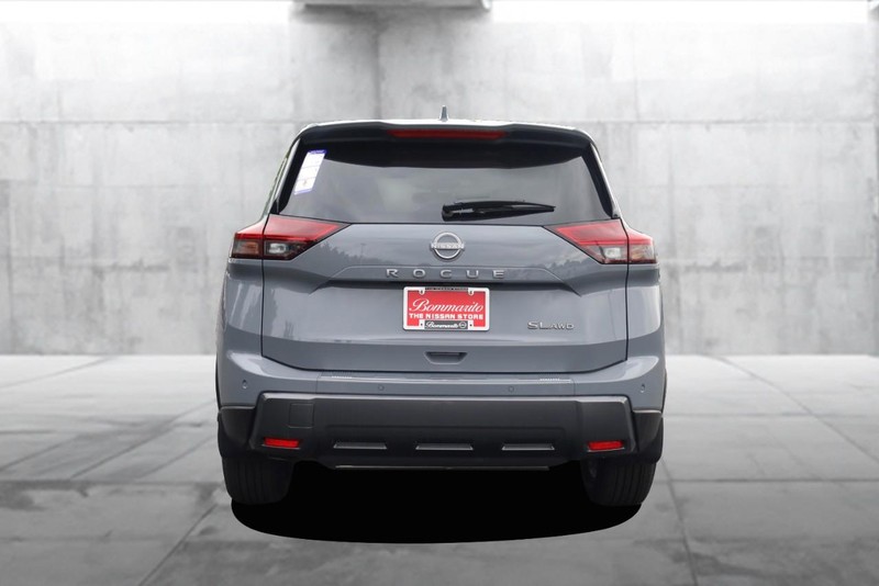 Nissan Rogue Vehicle Image 05