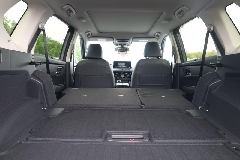 Nissan Rogue Vehicle Image 07