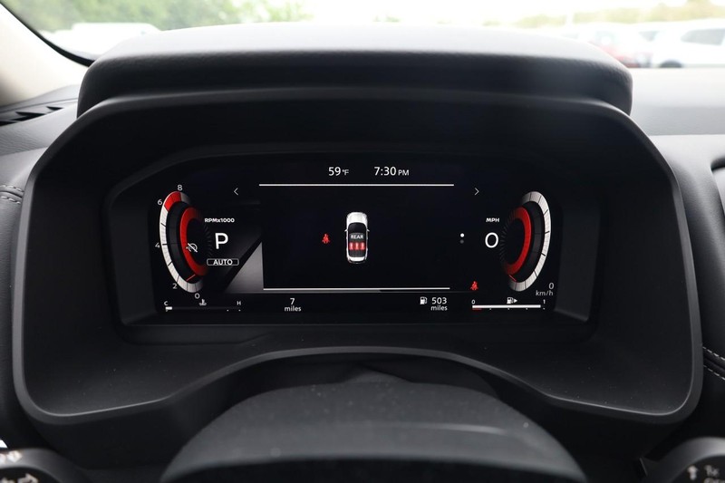 Nissan Rogue Vehicle Image 09
