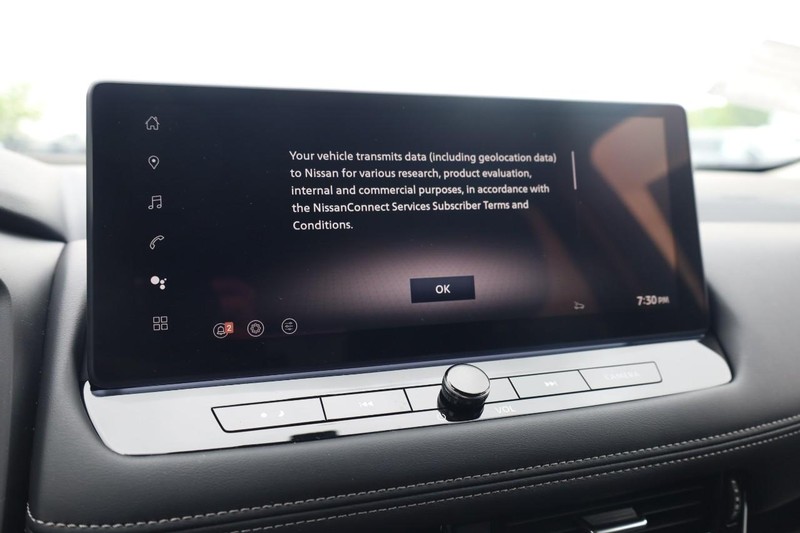 Nissan Rogue Vehicle Image 10