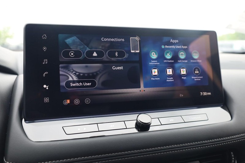 Nissan Rogue Vehicle Image 12
