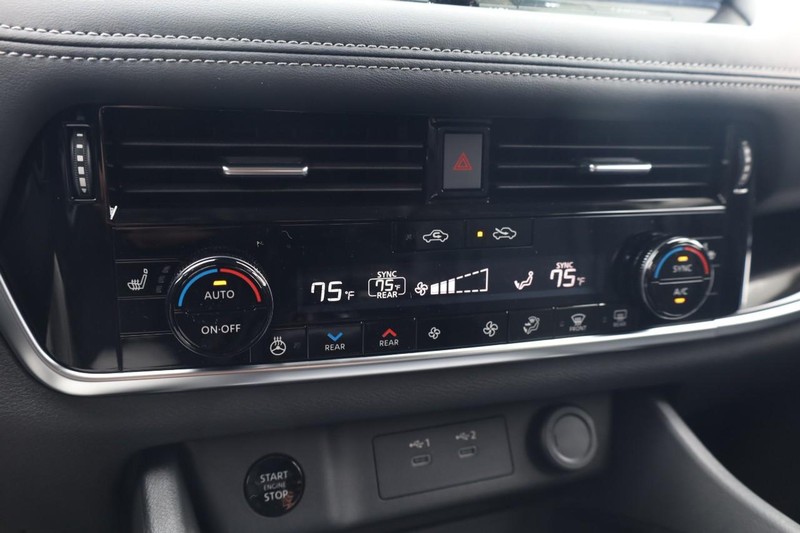 Nissan Rogue Vehicle Image 13