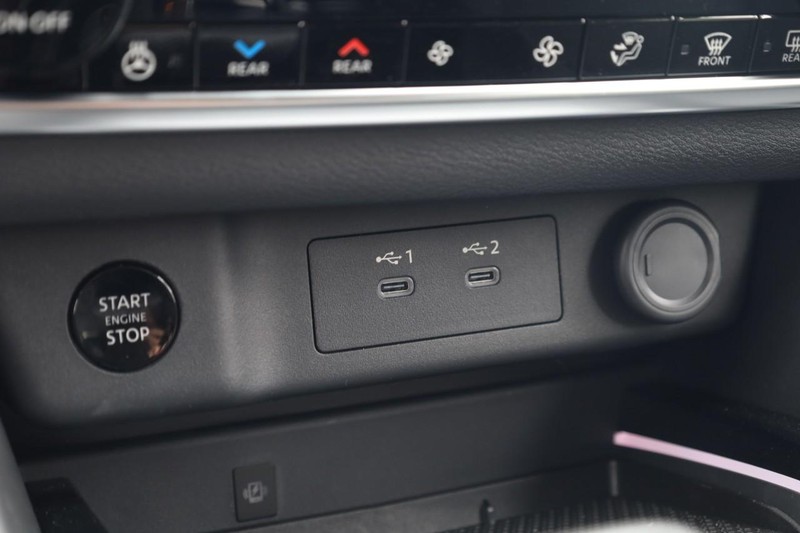 Nissan Rogue Vehicle Image 14