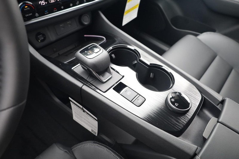 Nissan Rogue Vehicle Image 15