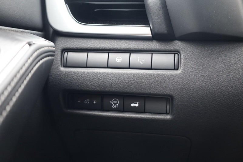 Nissan Rogue Vehicle Image 16