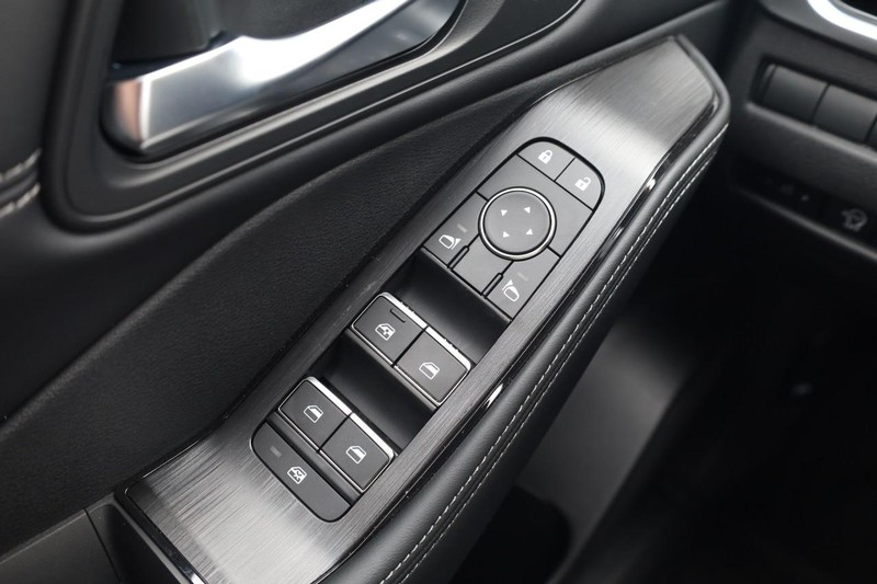 Nissan Rogue Vehicle Image 17