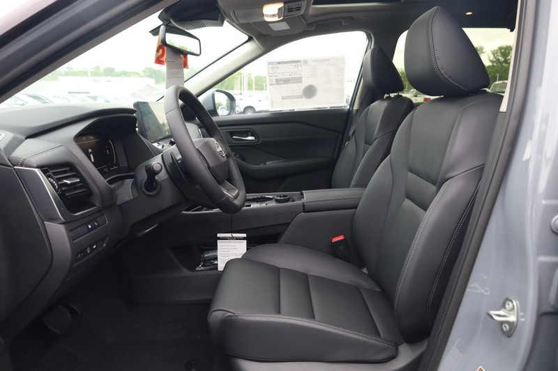 Nissan Rogue Vehicle Image 19